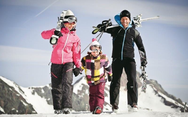 Skiing on the Stubai Glacier copyright Stubai Tirol Tourist board and AndreSchoenherr
