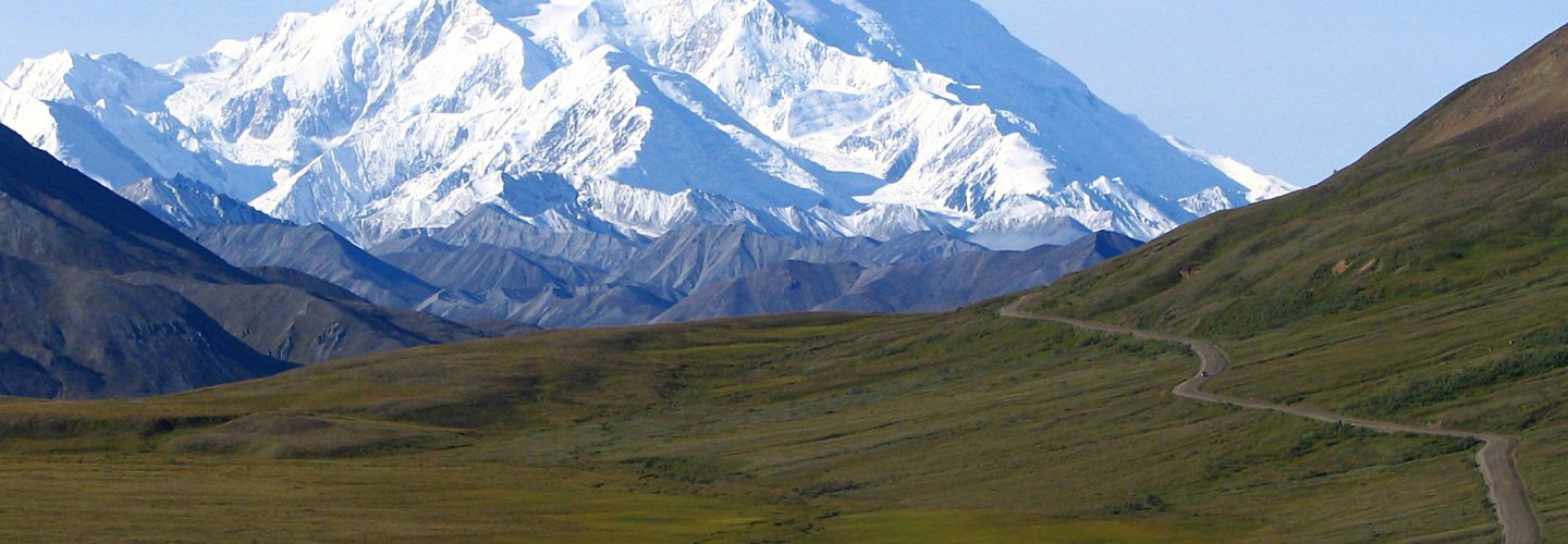 Mount McKinley and Denali National Park Road 2048px