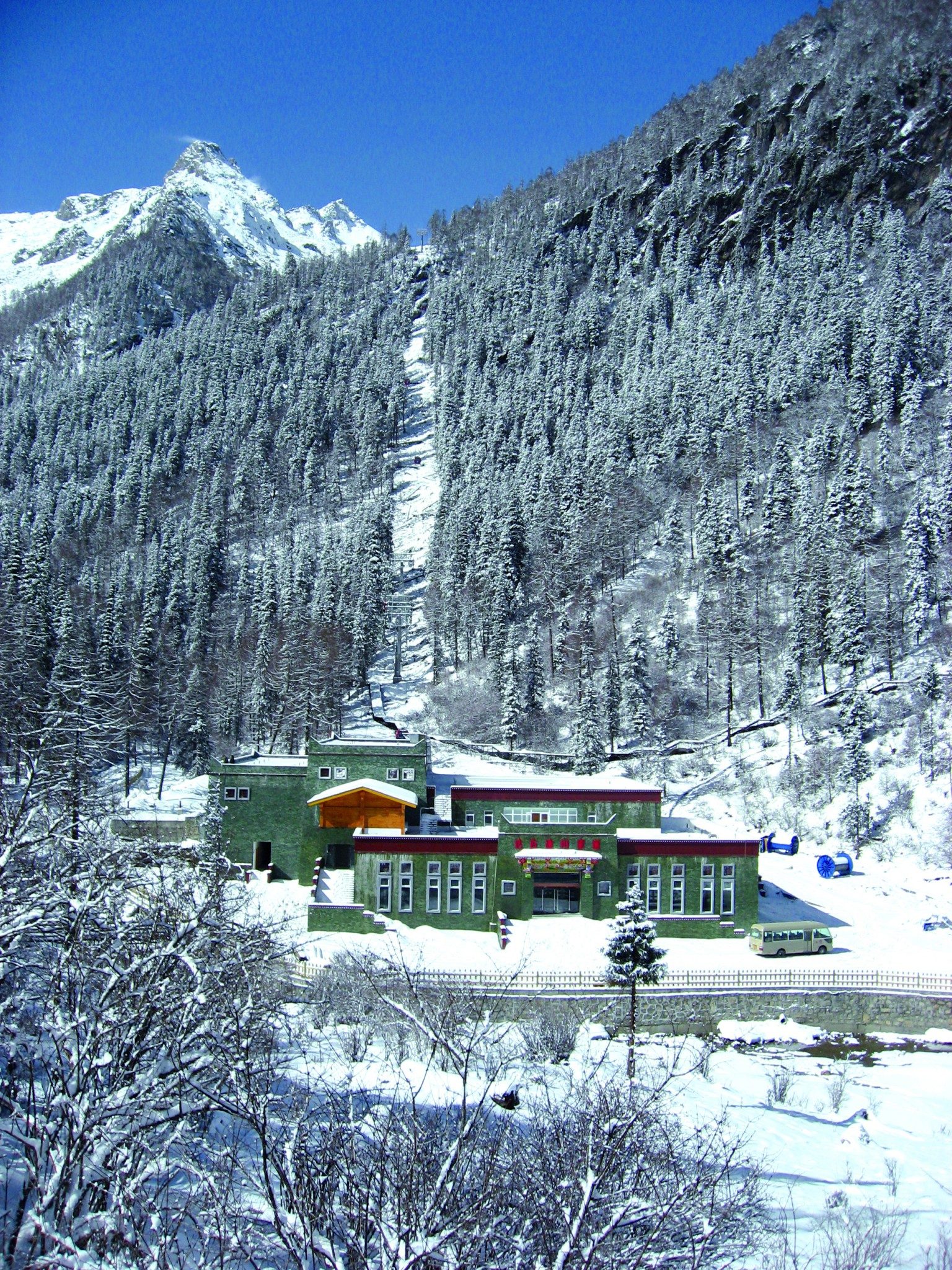 10 Of The World’s Most Amazing Ski Lifts