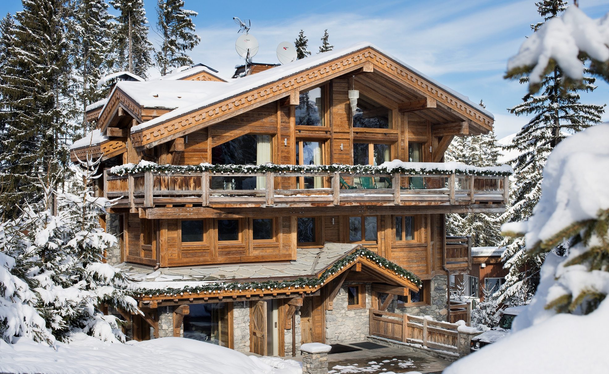 Blow The Bonus : 100-person Party Venue Under The Chalet