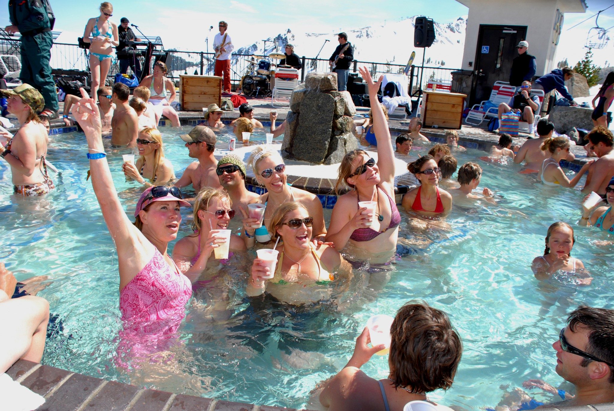 [TRAVELS] The Planet’s 10 Best Apres Ski Party Resorts