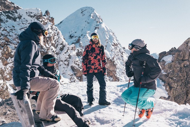 oneill-x-jeremy-jones_mixed-lifestyle_jan9102_lr