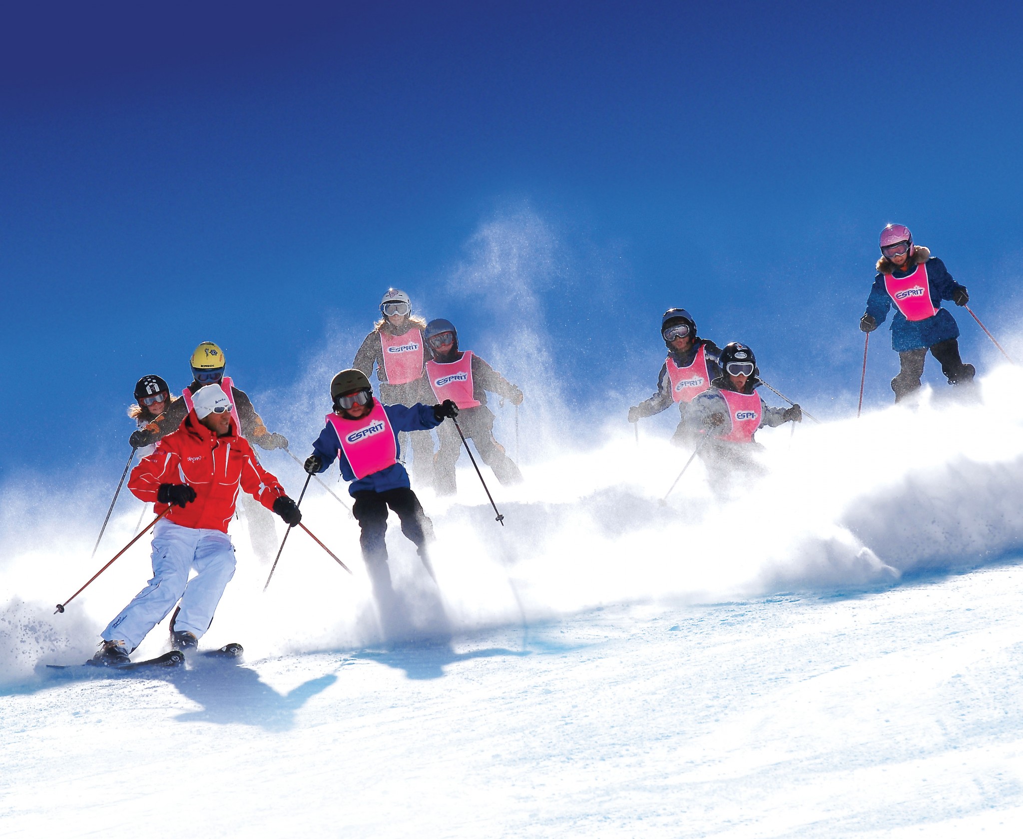 Ski forms. Ski Holiday. Skiing Holiday. Горные лыжи картинки красивые. Королевская семья на горнолыжном курорте.