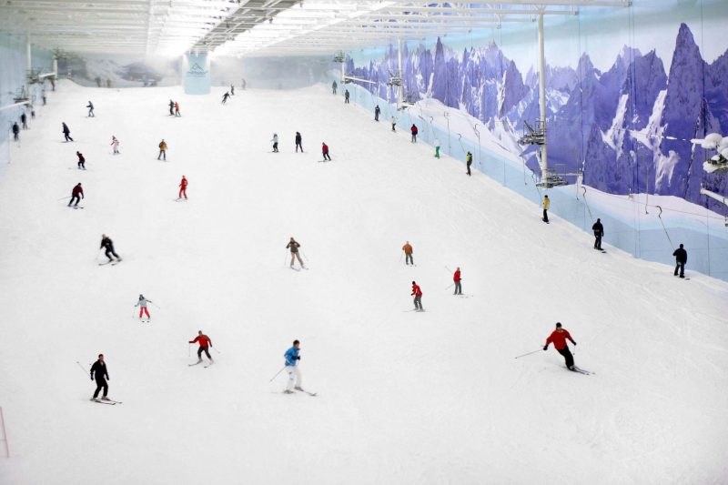 Indoor Snow Centre Chill Factore Offers Free Skiing to Fair Skinned Red Heads in Heatwave