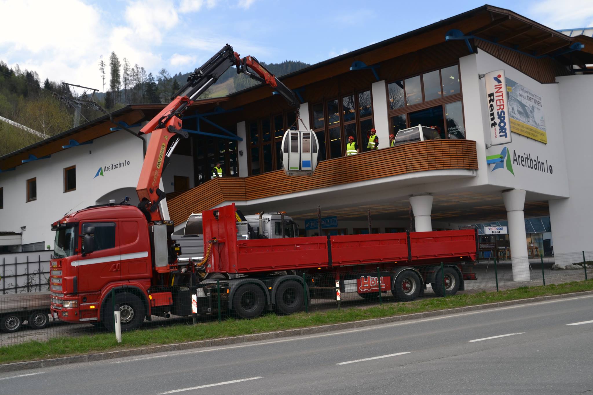 Work Starts On New Zell am See Gondola – Old Lift Going to Colombian Theme Park