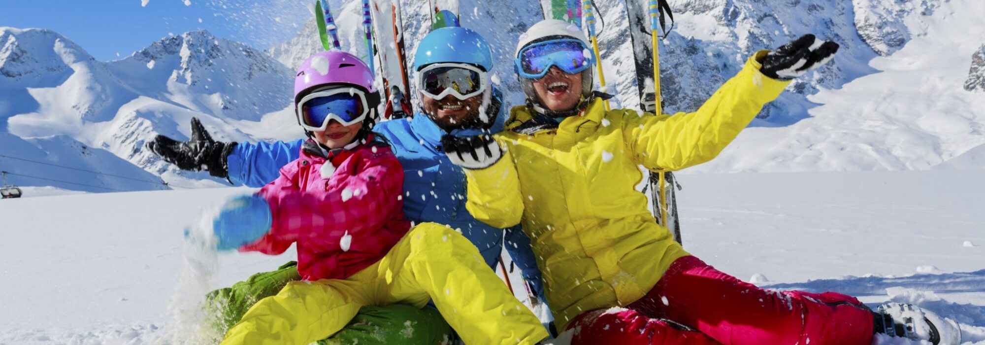 635884568517918787 Family Skiing