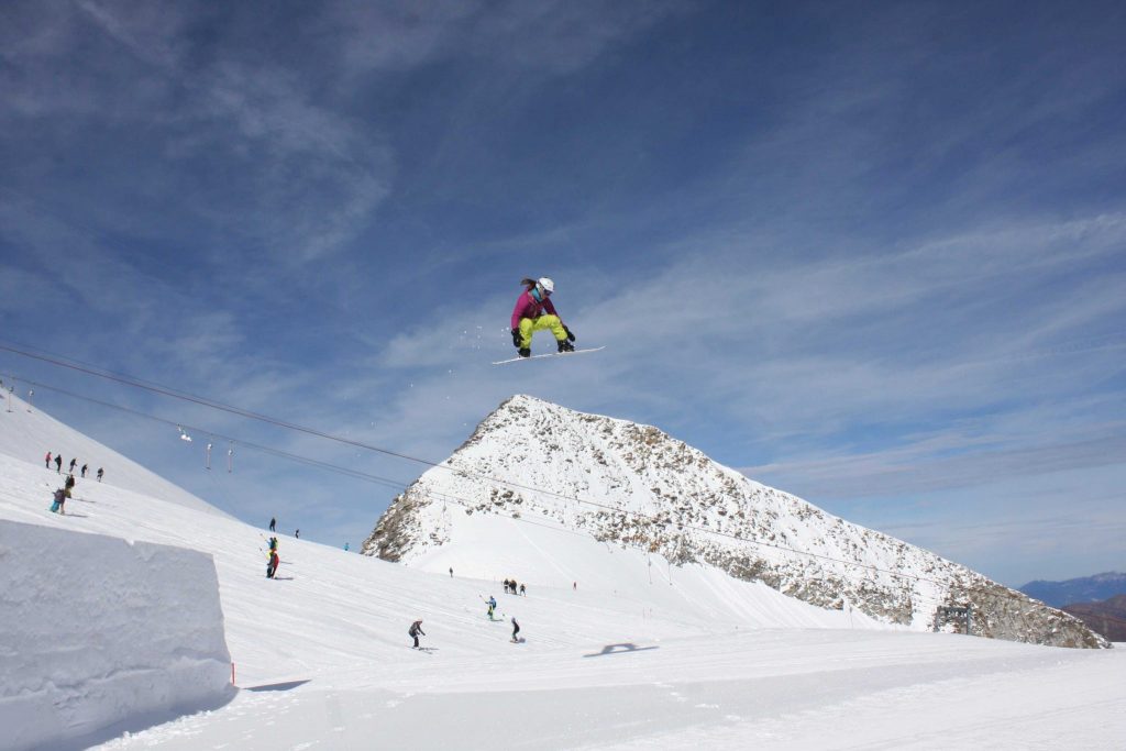 British skiers and snowboarders to feature at four World Cups this weekend
