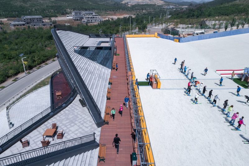 A New Year-Round Ski Resort in China