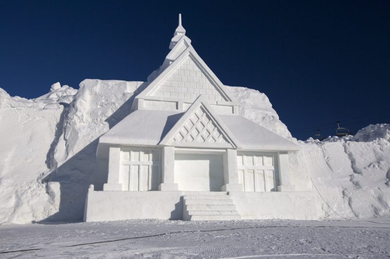 Chinese Snow Sculptures on Norwegian Pistes