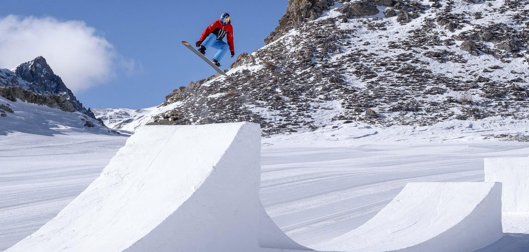 pierre vaultier shapes snowboard