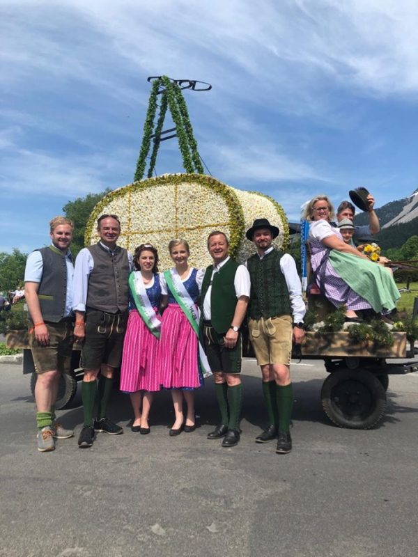 Dachstein Cable Car Recreated with 20,000 Daisies To Celebrate 50 Years