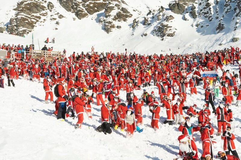 Record 5,000 ‘Santas’ Hit The Slopes of Verbier