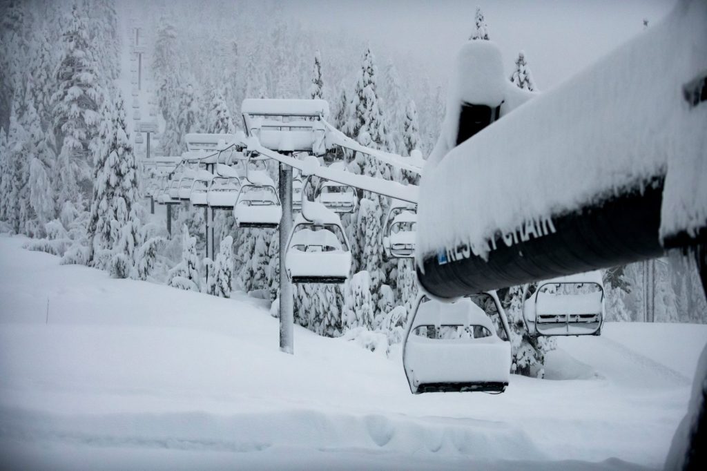 Huge Snowstorm Hits USA