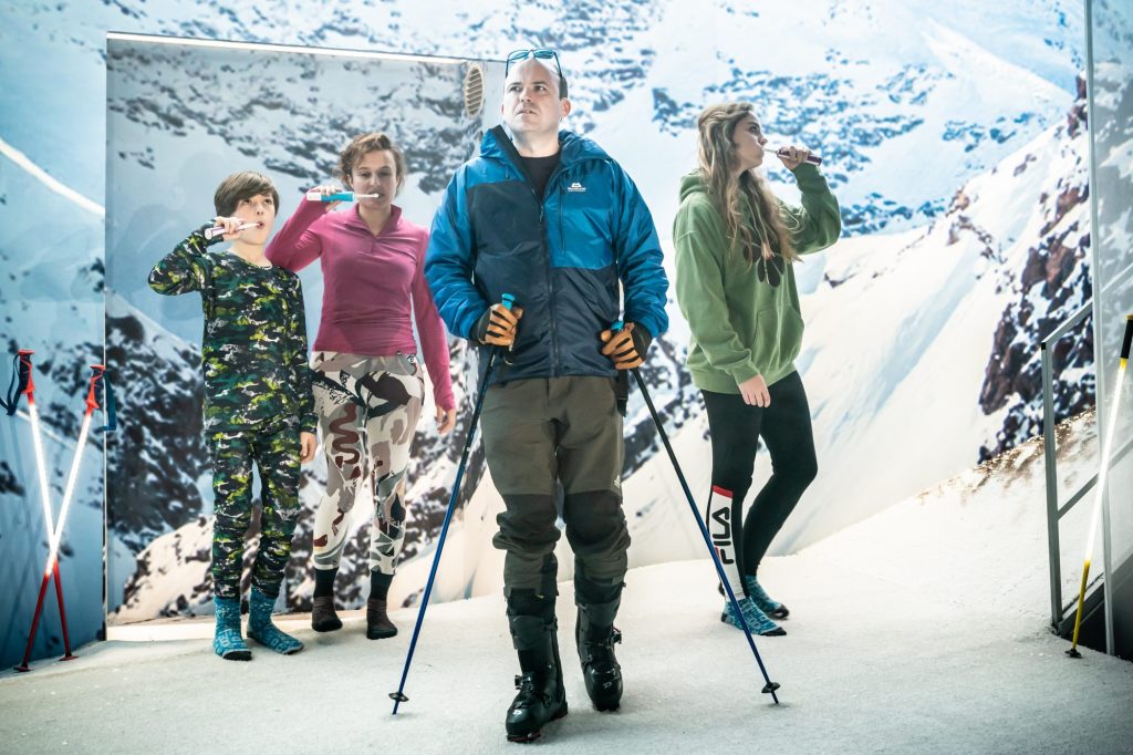 London Theatre Production Recreates Ski Slopes on Stage