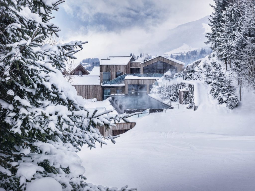 Ski Hotel Adds Riding Stables For Horse-Mad Skiers &#038; Boarders