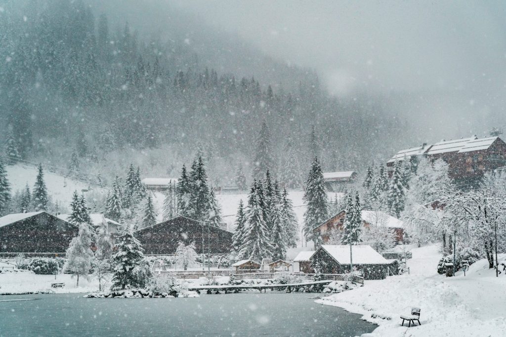 Salju Turun Berat di Pegunungan Alpen