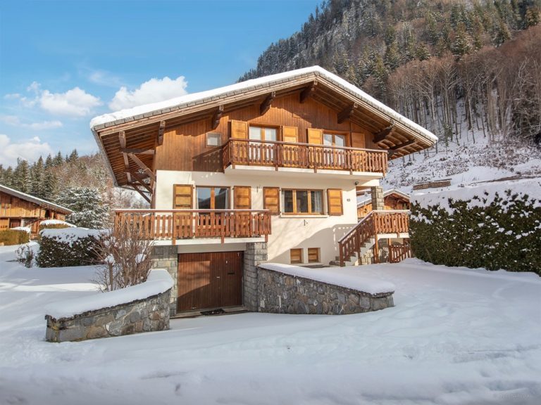 SAVE up to €800 on a Private Ski Chalet 