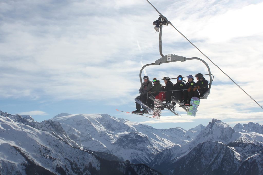 Friends in High Places &#8211; how solo ski holidays are growing