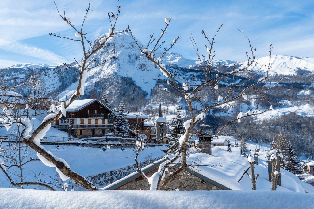 Europe Rail-Accessible Ski Resorts 2025–26