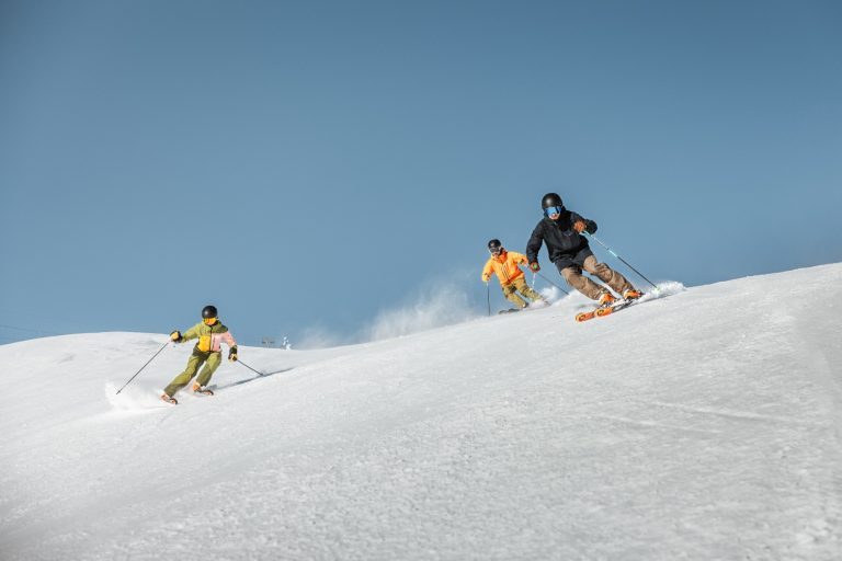 Skiing in Altenmarkt-Zauchensee with panoramic alpine views
